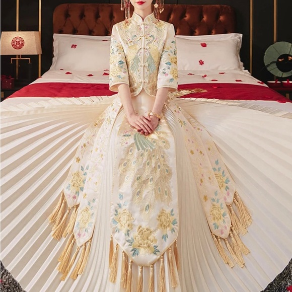 Chinese Bridal OffWhite Qun Kwa/Qipao Cheongsam Peacock embroidery Wedding Dress